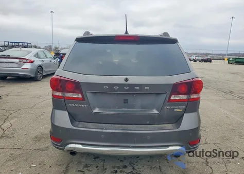 2017 Dodge Journey Crossroad z USA, uszkodzony, nr VIN 3C4PDCGG8HT613781